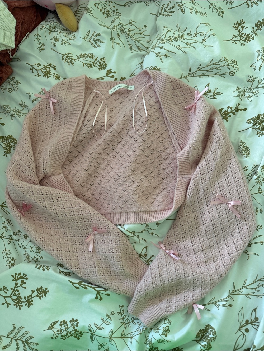 Women’s Pink Cropped Knit Sweater with Bows